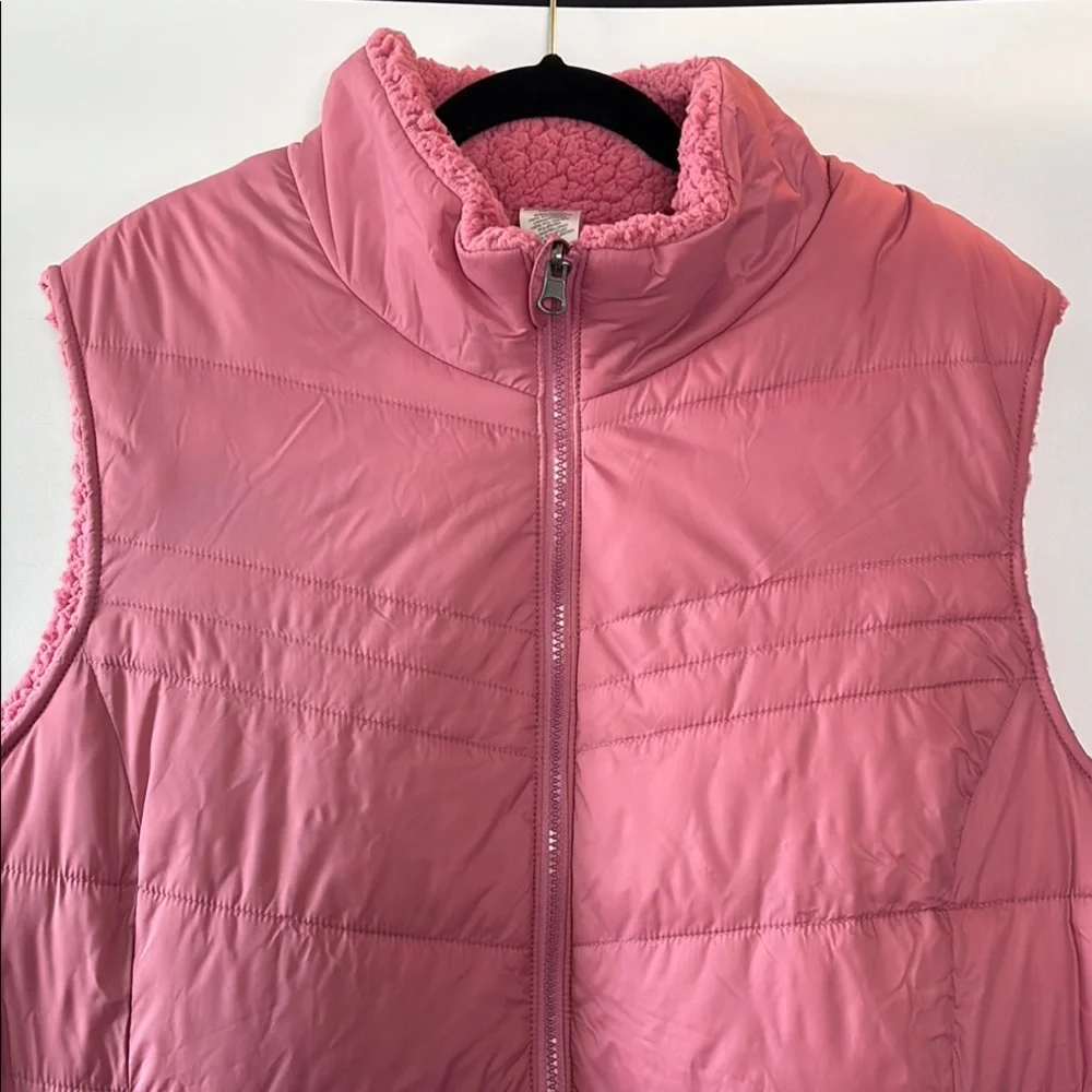 Reversible Sherpa, Quilted Pink Vest with Pockets - New with Tags - Picture 2 of 12